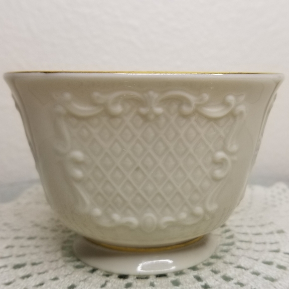 Lenox Canterbury Bowl Hand Decorated Cream Ivory 24K Gold Trim 3"H x 4.25"W - Picture 6 of 6